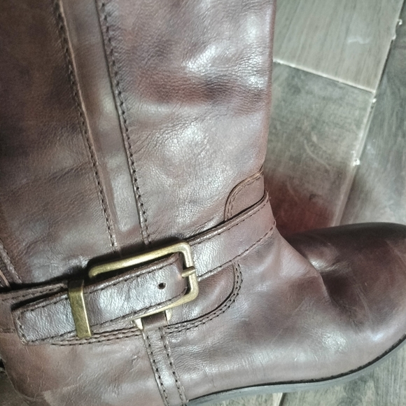 Boots - Picture 3 of 4